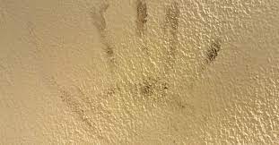 How To Remove Stains From Wall Without