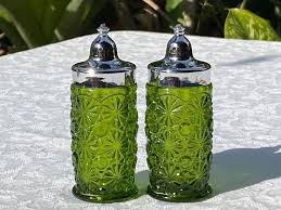 Green Glass Daisy And On Shaker Set