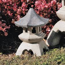 Design Toscano Medium Pagoda Lantern