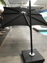 Hudson 1 Cantilever Modern Umbrella