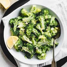 Steamed Broccoli With Garlic And Lemon