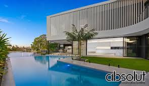 Frameless Glass Vs Aluminium Pool