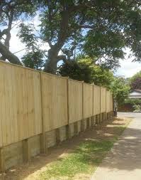 Fence On Top Of Retaining Wall