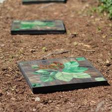 Outdoor Essentials Leaf Stepping Stone 12 In X 12 In