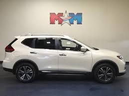2017 Pearl White Nissan Rogue