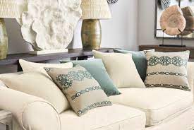 How To Choose And Arrange Cushions