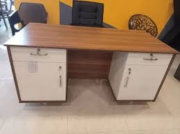 Wooden Office Tables At Rs 17000