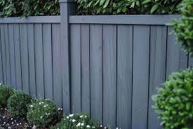 Garden Space With Ideal Fence Colors