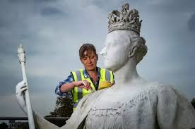 Clean Queen Victoria Statue