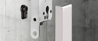 Electronic Door Lock And Locking