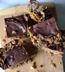 no bake granola bars with chocolate and