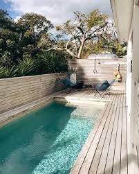 25 Stylish Pool Deck Decor Ideas