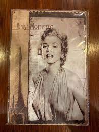 Marilyn Monroe Pose 2 Metal Tin