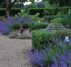 30 Elegant English Garden Designs And Ideas