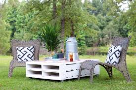 Diy Pallet Coffee Table Gets An Outdoor