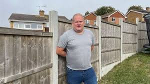 Face Jail If He Doesn T Remove Fence
