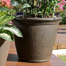 Sunnydaze Decor Outdoor Flower Pot Planter 24 In Rust Anjelica Resin