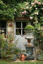 Garden Urns Cottage Garden