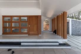The H Shaped House Plan Has A Communal