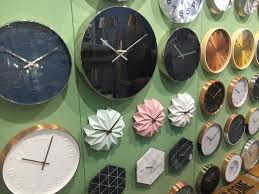 Modern And Cool Wall Clocks That Favor