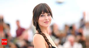 How To Dress Like Dakota Johnson 10