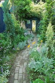 46 Long Narrow Garden Design Ideas