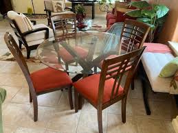 Round Glass Table 48 W 4 Chairs