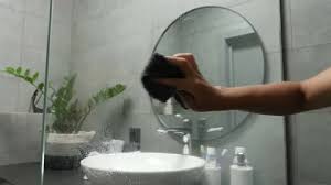 Hand Cleaning Shower Faucet With Rag