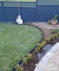 Recycled Rubber Lawn Edging 1m