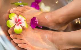 10 Best Parlours For Foot Spa