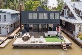 Oregon Yacht Club Floating House Is For