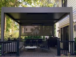 5 Advantages Of A Screened In Pergola