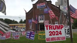 Yard Signs Promoting Donald Trump