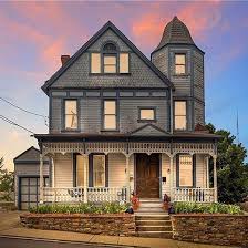 Queen Anne Victorian House For In