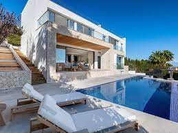 Villa With Sea Views In Prestigious