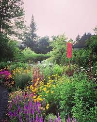 5 Beautiful Gardens To Visit In Maine