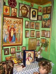Vibrant Green Icon Corner In Mary S House