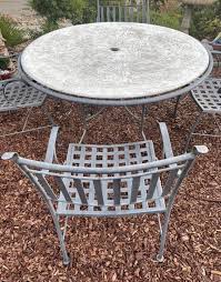 Patio Set Tropitone Brand Round 50