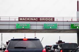 mackinac bridge toll plaza and traffic