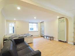 Lovely Basement Studio Flat With Large