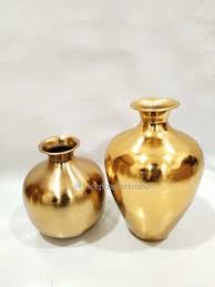 Deep Traders Gold Iron Flower Vase For