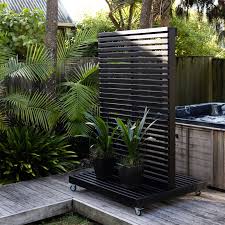 Build Your Own Outdoor Privacy Screen
