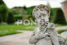 Statue In The Gardens High Resolution