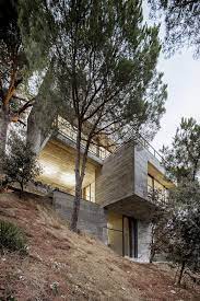 Steep Slope House Design Goes Vertical