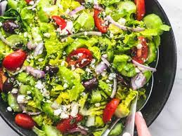 Easy Greek Tossed Green Salad Creme