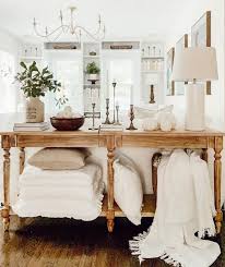 33 Farmhouse Sofa Table Décor Ideas