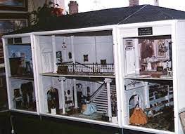Dollhouse And Miniatures Doll House