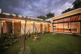 Tropical House With A Lush Courtyard