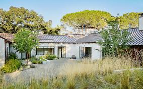 Houses That Embrace Courtyard Homes