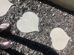 Leaf Recycled Rubber Stepping Stone